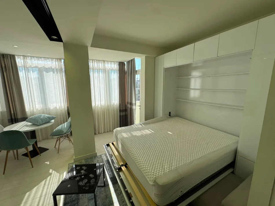 Tirane, jepet me qera garsonier Studio Kati 7, (sheshi willson)