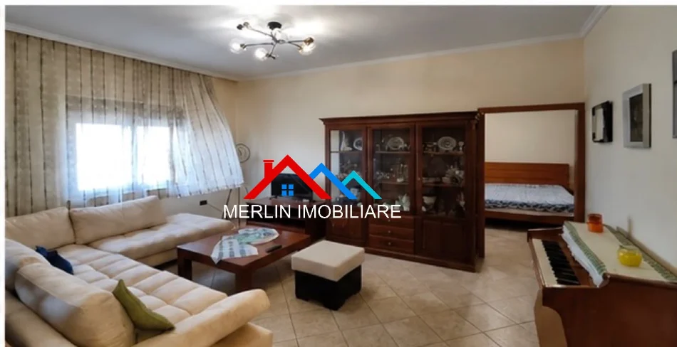 Tirane, Jepet me qera apartament 1+1 Kati 4, 70 m² 483 € (Rruga Jeronim De Rada, Qender.)
