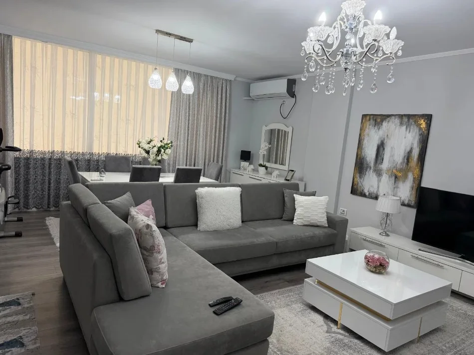 Tirane, jepet me qera apartament 2+1+Aneks+Ballkon Kati 2, 150 m² 1.500 € (liqeni i thate , Kopshti Botanik)