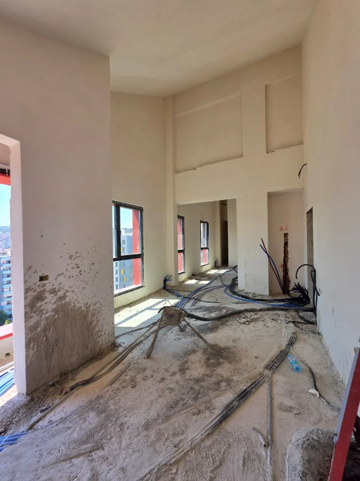 SHITET: Penthouse Duplex 🏘 2+1+2wc & Ballkon (📍Kompleksi Square21 ) - 21 Dhjetori | 102.91 m² (Çmimi 255.000€) 🧭 ✨️