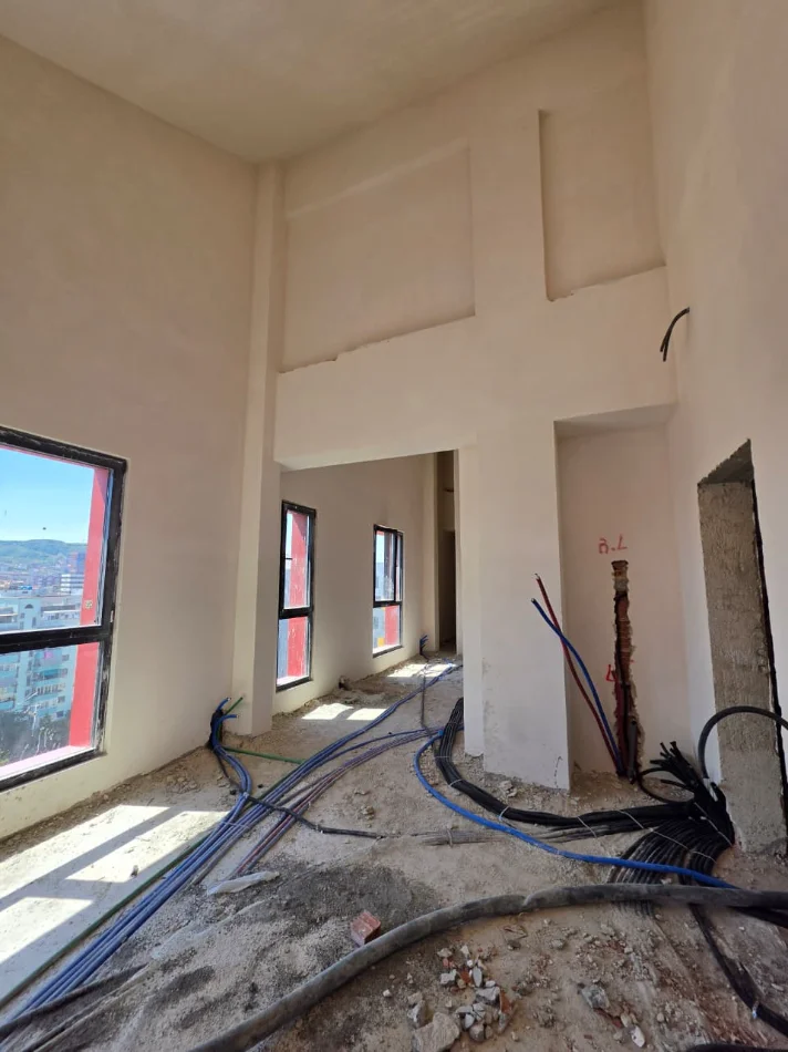 SHITET: Penthouse Duplex 🏘 2+1+2wc & Ballkon (📍Kompleksi Square21 ) - 21 Dhjetori | 102.91 m² (Çmimi 255.000€) 🧭 ✨️