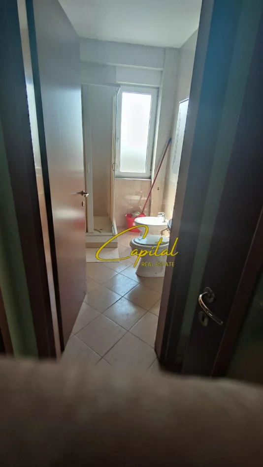 Tirane, jepet me qera apartament 1+1 Kati 5, 78 m² 400 € (ALI DEMI)