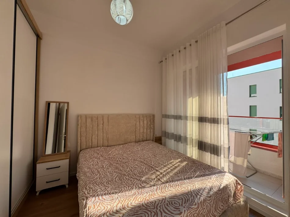 Tirane, jepet me qera apartament 1+1+Ballkon Kati 7, 65 m² 450 € (Ali Demi)