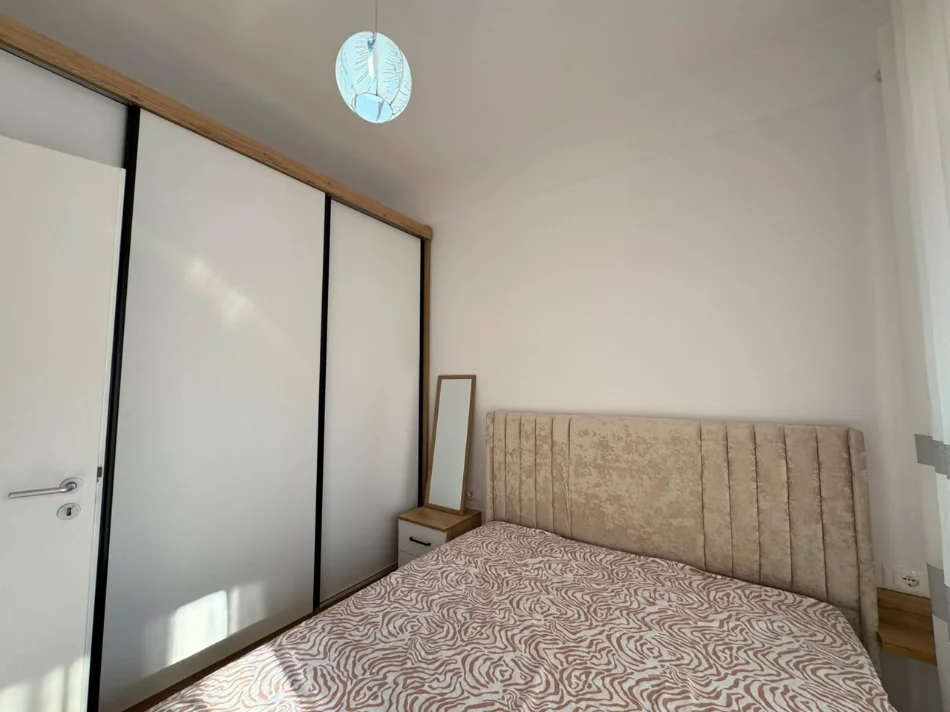 Tirane, jepet me qera apartament 1+1+Ballkon Kati 7, 65 m² 450 € (Ali Demi)