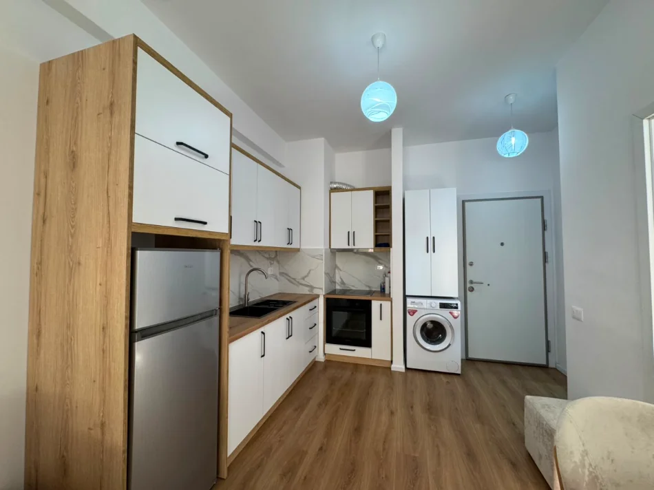 Tirane, jepet me qera apartament 1+1+Ballkon Kati 7, 65 m² 450 € (Ali Demi)