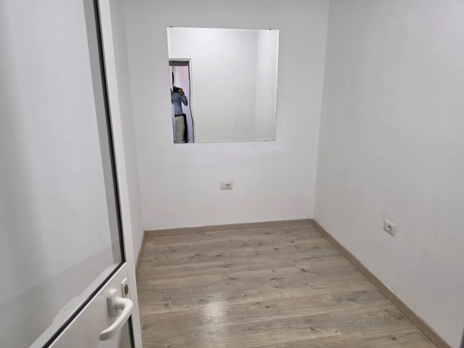 Tirane, jepet me qera Vile Vile 2 Katshe Kati 2, 213 m² 2.000 € (Selvia, Rruga e Dibres , Gjimnazi Partizani)
