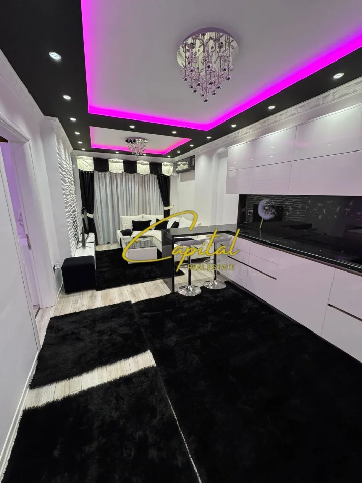 Tirane, jepet me qera apartament 2+1 Kati 4, 90 m² 500 € (FRESKU)