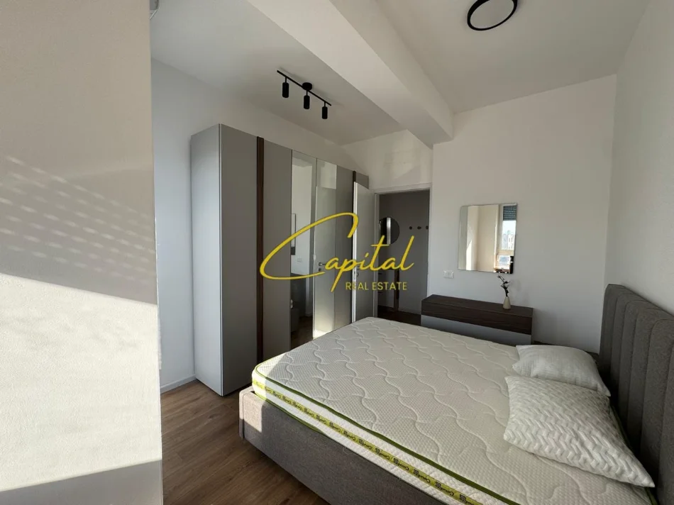 Tirane, jepet me qera apartament 1+1 Kati 2, 55 m² 470 € (FRESKU)