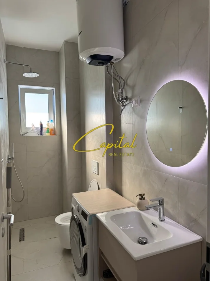 Tirane, jepet me qera apartament 1+1 Kati 2, 55 m² 470 € (FRESKU)