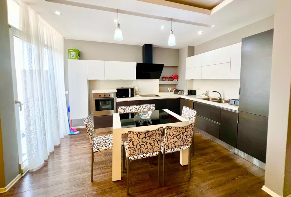 Tirane, jepet me qera apartament 2+1+Ballkon Kati 1, 100 m² 750 € (Kodra e Diellit 1)