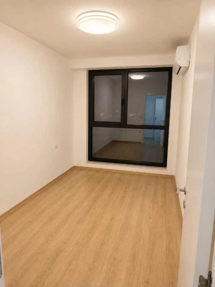Tirane, jepet me qera ambjent biznesi Kati 2, 100 m² 1.000 € (ish fusha e aviacionit)