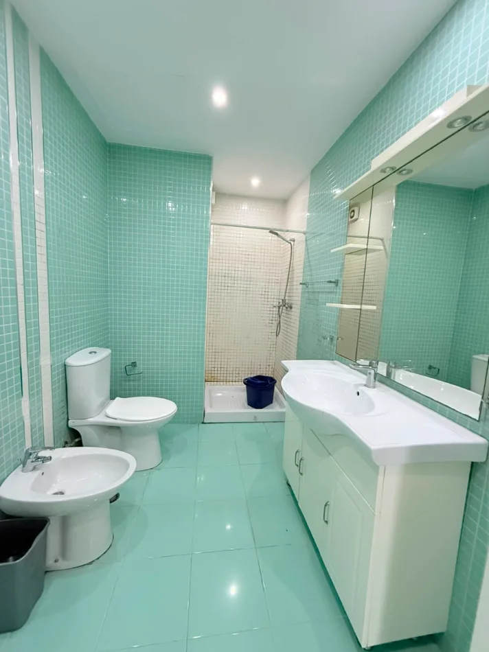 Tirane, jepet me qera apartament 1+1+Ballkon Kati 7, 70 m² 550 € (Brryli)