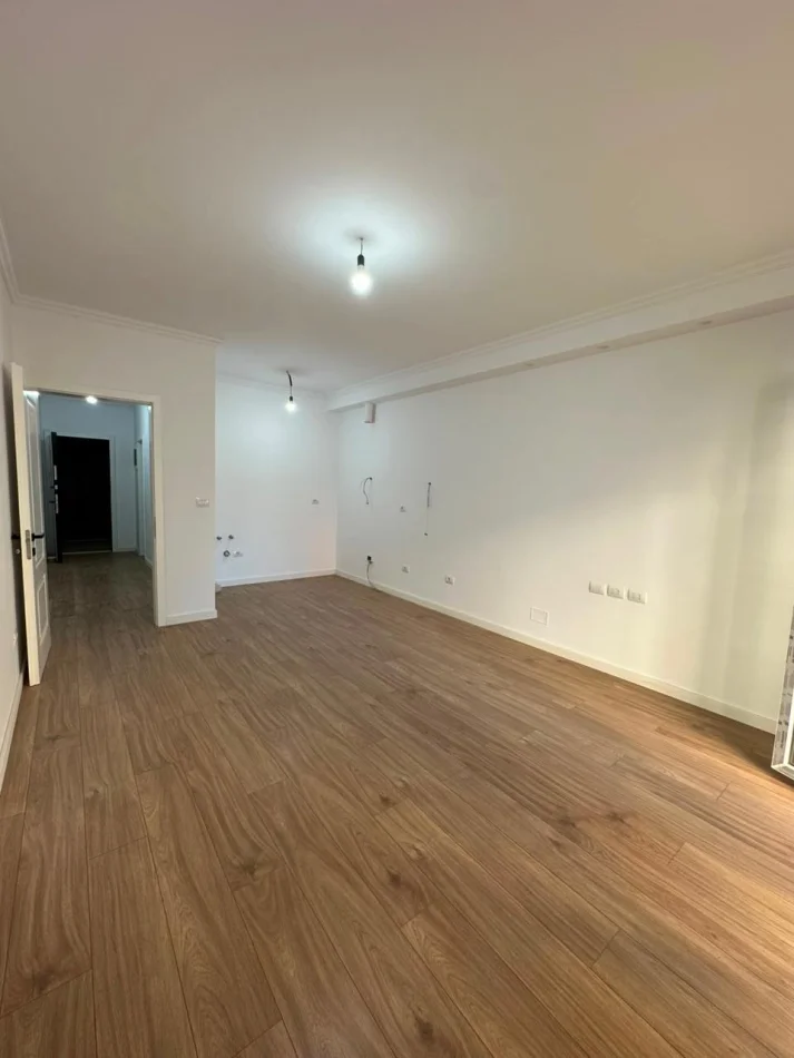 Tirane, jepet me qera apartament 2+1 Kati 4, 94 m² 700 € (Rruga e Bogdanëve)