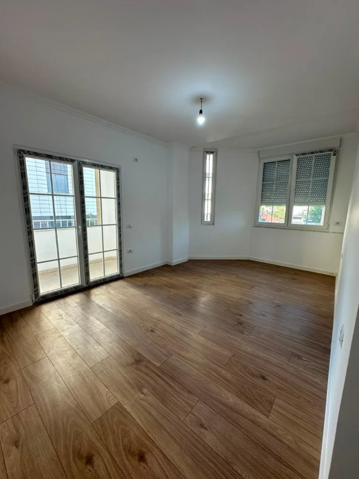 Tirane, jepet me qera apartament 2+1 Kati 3, 100 m² 700 € 