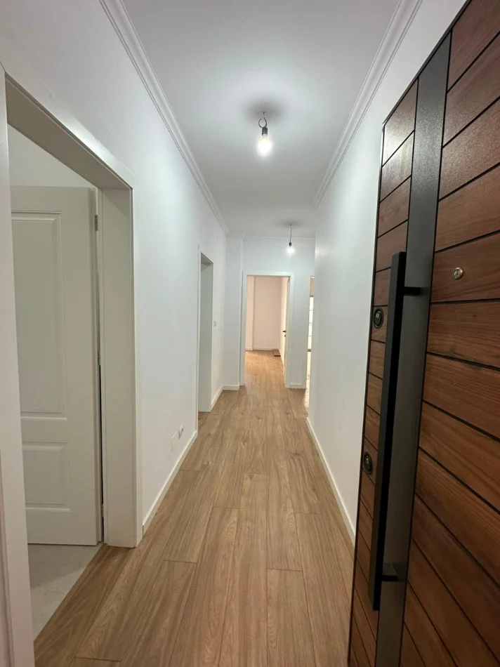 Tirane, jepet me qera apartament 2+1 Kati 3, 100 m² 700 € 
