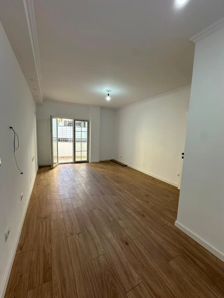 Tirane, jepet me qera apartament 2+1 Kati 4, 94 m² 700 € (Rruga e Bogdanëve)