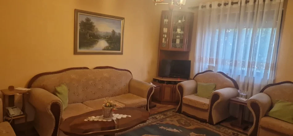 Tirane, shitet apartament 1+1 Kati 3, 54 m² 90.000 € (Xhamlliku , Oxhaku)