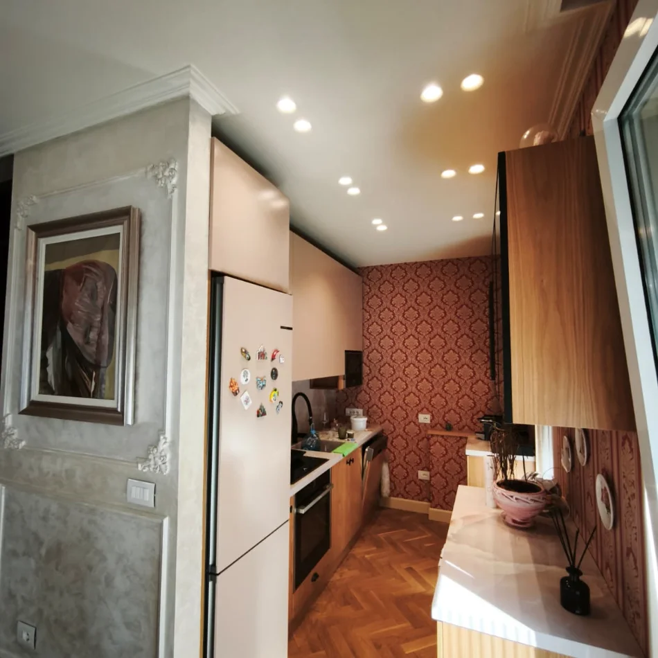 Tirane, jepet me qera apartament 2+1+Ballkon Kati 1, 120 m² 1.800 € (JOY RESIDENCE TEG)