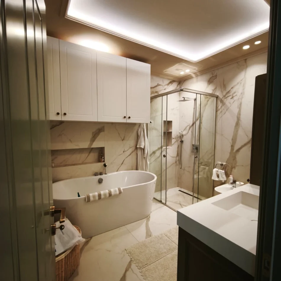 Tirane, jepet me qera apartament 2+1+Ballkon Kati 1, 120 m² 1.800 € (JOY RESIDENCE TEG)