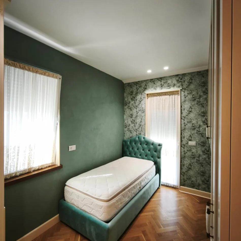 Tirane, jepet me qera apartament 2+1+Ballkon Kati 1, 120 m² 1.800 € (JOY RESIDENCE TEG)