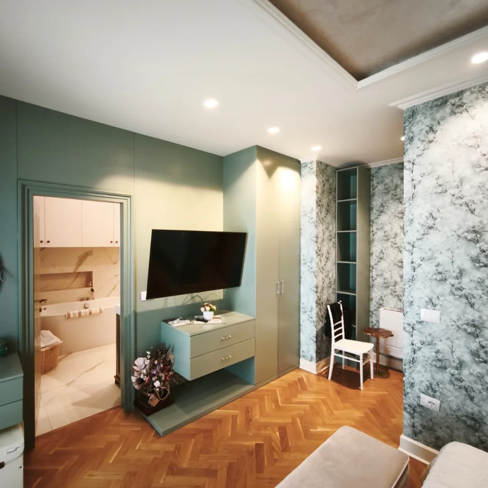 Tirane, jepet me qera apartament 2+1+Ballkon Kati 1, 120 m² 1.800 € (JOY RESIDENCE TEG)