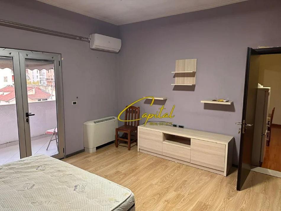 Tirane, jepet me qera apartament 2+1 Kati 4, 80 m² 500 € (FAKULTETI I MJEKESISE)