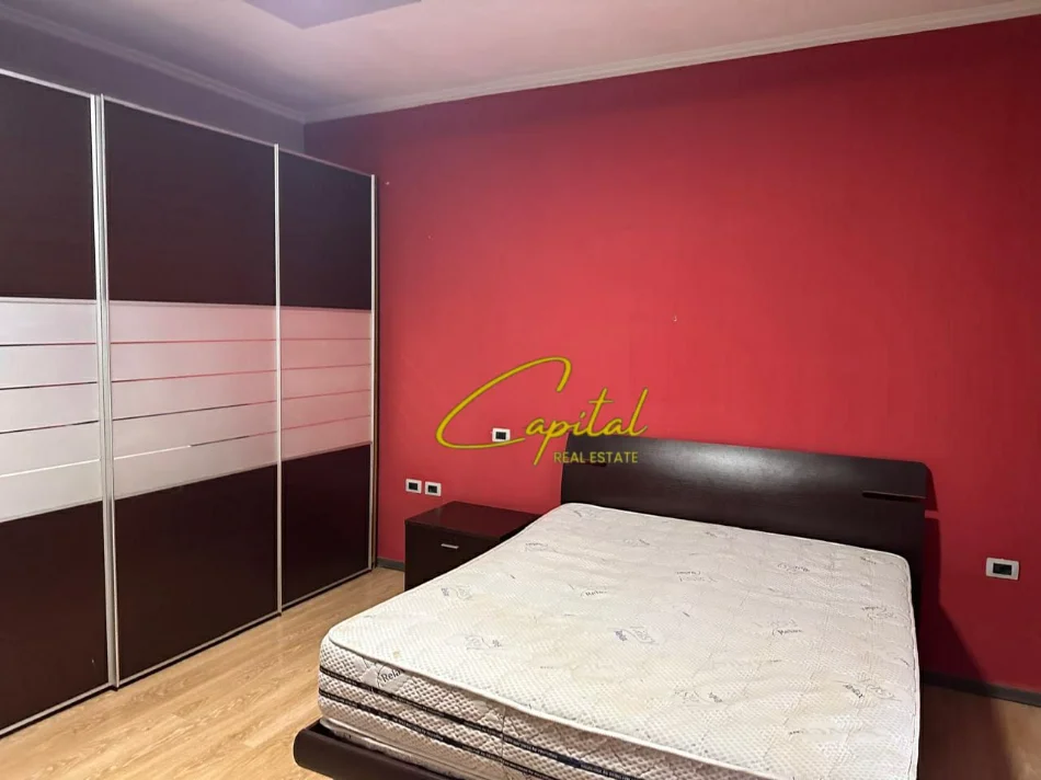 Tirane, jepet me qera apartament 2+1 Kati 4, 80 m² 500 € (FAKULTETI I MJEKESISE)