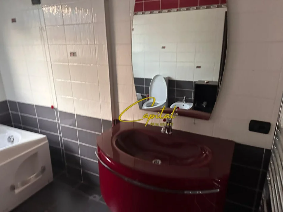 Tirane, jepet me qera apartament 2+1 Kati 4, 80 m² 500 € (FAKULTETI I MJEKESISE)