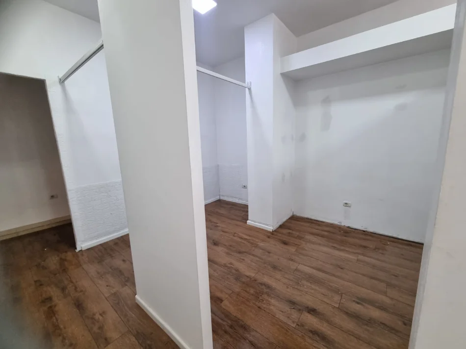 Tirane, jepet me qera ambjent biznesi Kati 0, 50 m² 599 € (Myslym Shyri)