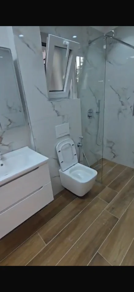 Në shitje apartament 1+1, pranë shkollës “Hasan Prishtina”, në pallat ekzistues, totalisht i restauruar.