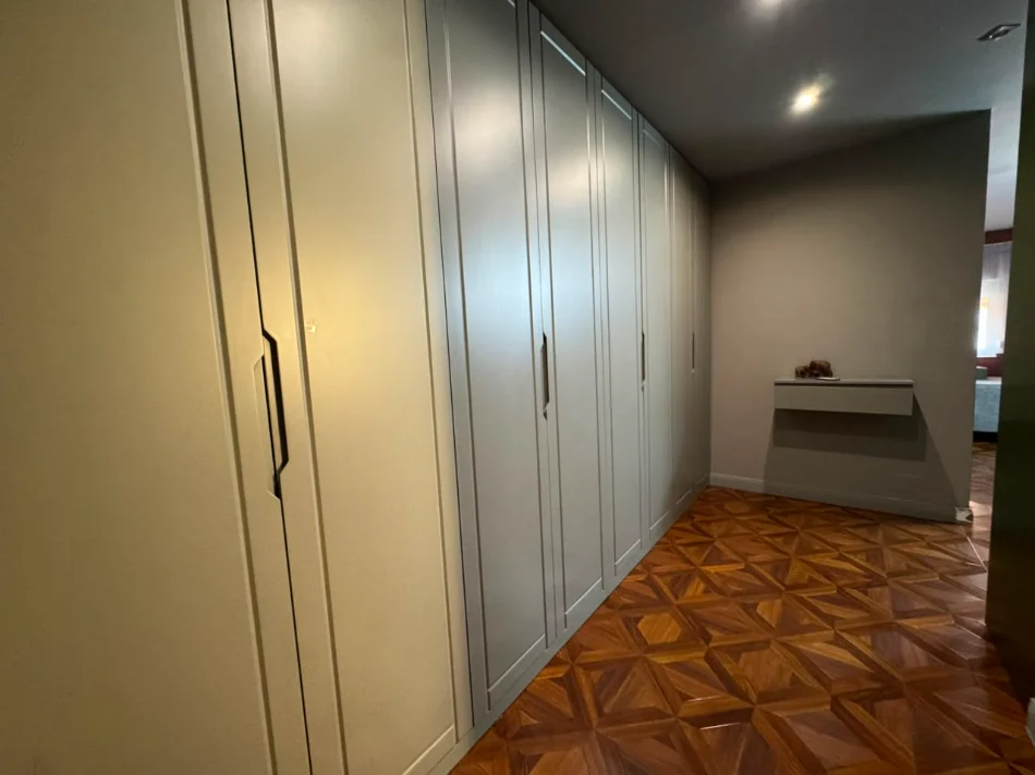Tirane, jepet me qera apartament 3+1+Aneks+Ballkon , 120 m² 1.500 € (Zogu i Zi)