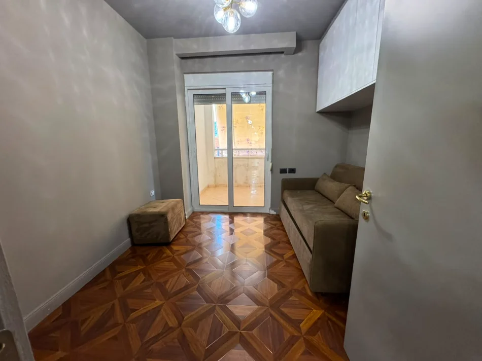 Tirane, jepet me qera apartament 3+1+Aneks+Ballkon , 120 m² 1.500 € (Zogu i Zi)