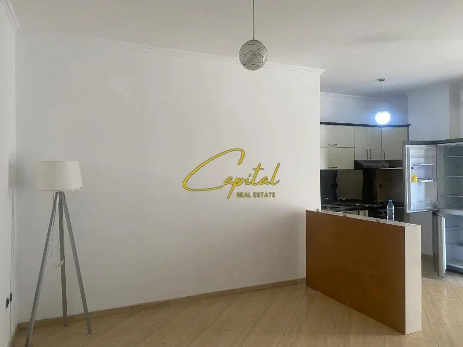 Tirane, jepet me qera apartament 2+1 Kati 3, 93 m² 500 € (PAZARI I RI)