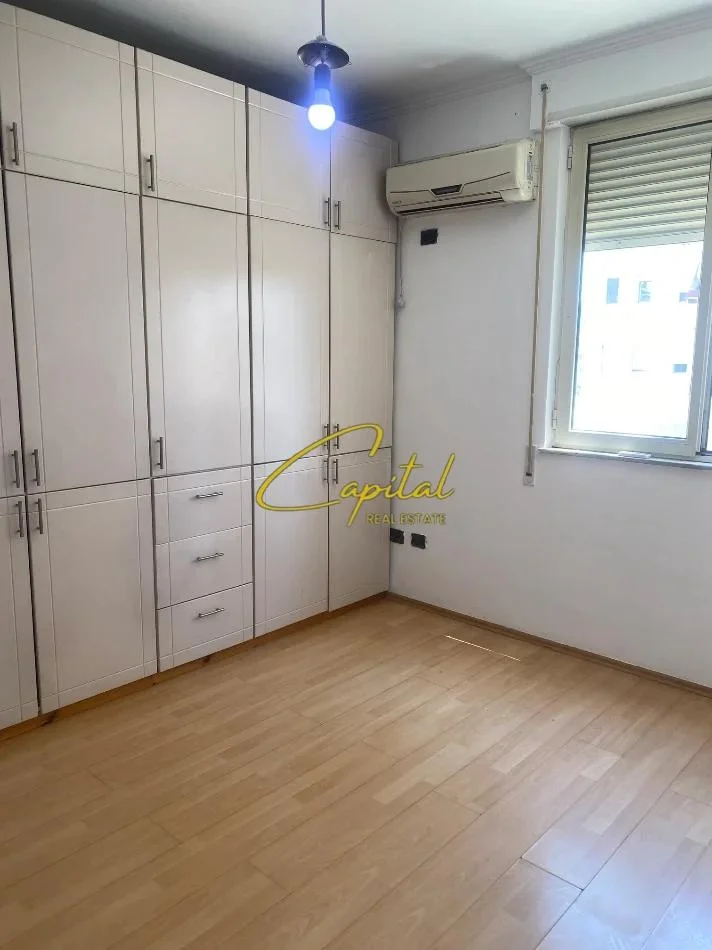 Tirane, jepet me qera apartament 2+1 Kati 3, 93 m² 500 € (PAZARI I RI)