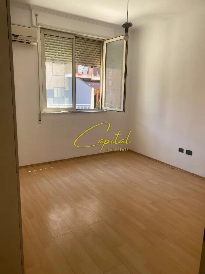 Tirane, jepet me qera apartament 2+1 Kati 3, 93 m² 500 € (PAZARI I RI)