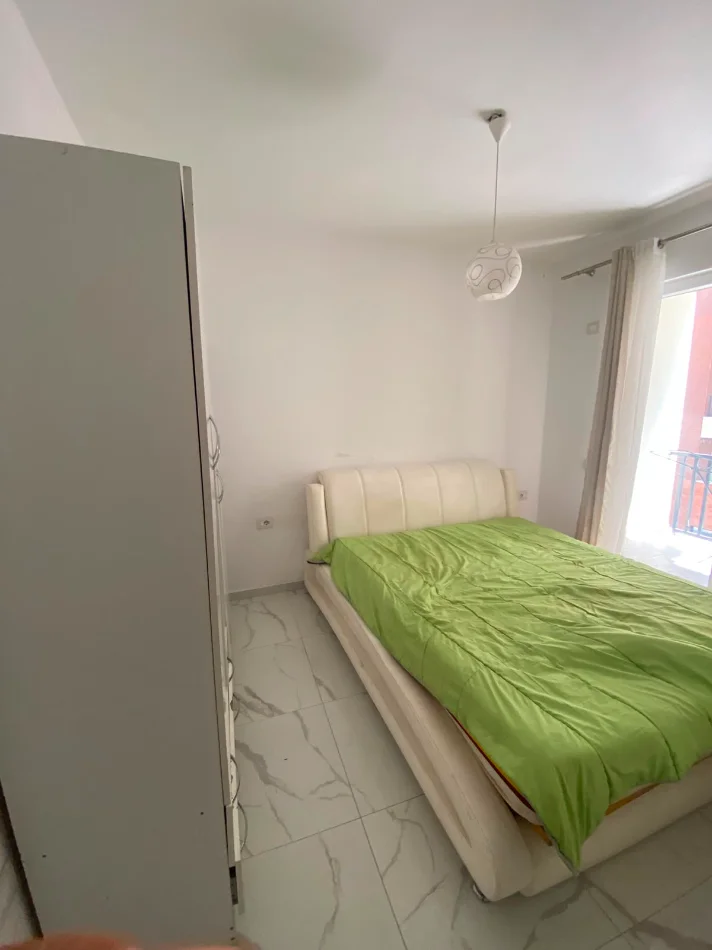Tirane, jepet me qera apartament 1+1+Ballkon Kati 2, 65 m² 400 € (Tek Bushgjoka,Kamez)