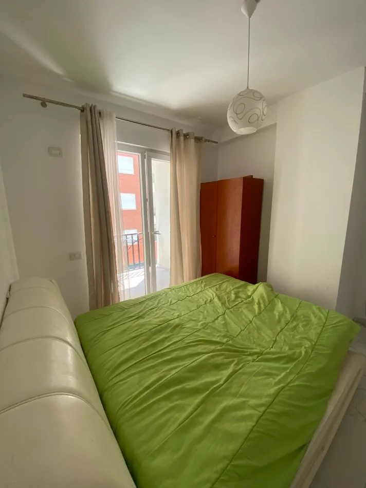Tirane, jepet me qera apartament 1+1+Ballkon Kati 2, 65 m² 400 € (Tek Bushgjoka,Kamez)