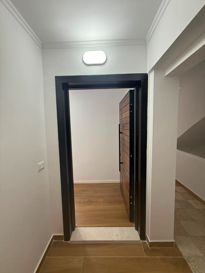 Tirane, shitet apartament 1+1 Kati 2, 53 m² 118.000 € (Xhamlliku)