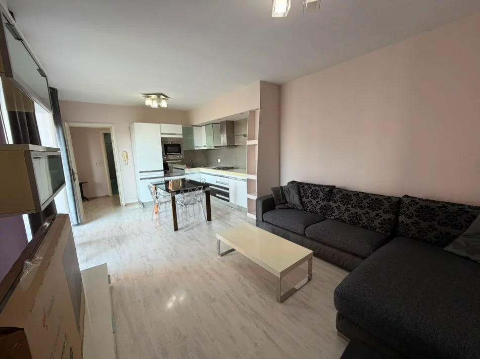 Tirane, jepet me qera apartament 1+1 Kati 8, 68 m² (Brryli)