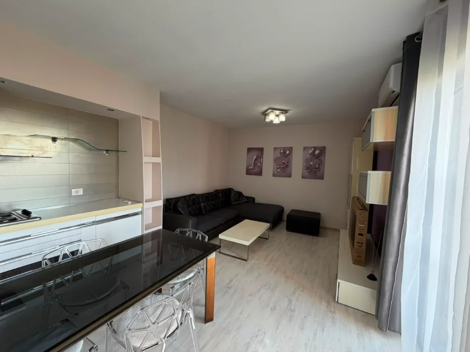 Tirane, jepet me qera apartament 1+1 Kati 8, 68 m² (Brryli)