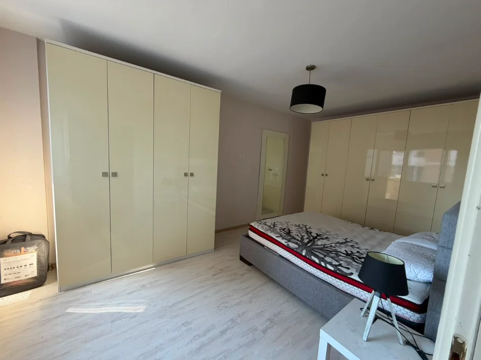Tirane, jepet me qera apartament 1+1 Kati 8, 68 m² (Brryli)