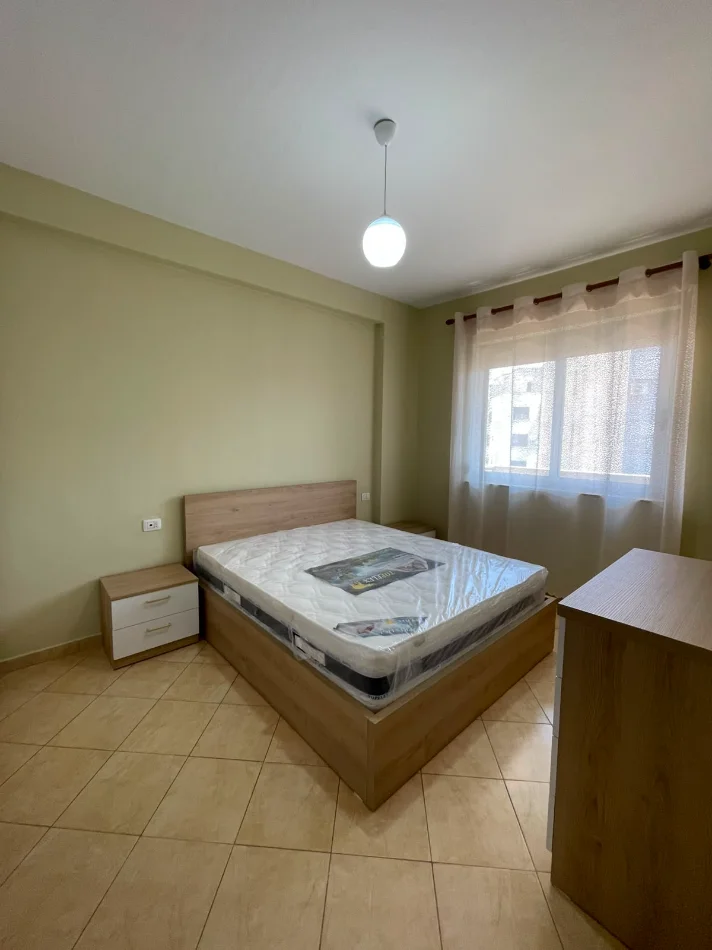 Tirane, jepet me qera apartament 2+1+Ballkon Kati 2, 100 m² 550 € (Astir)