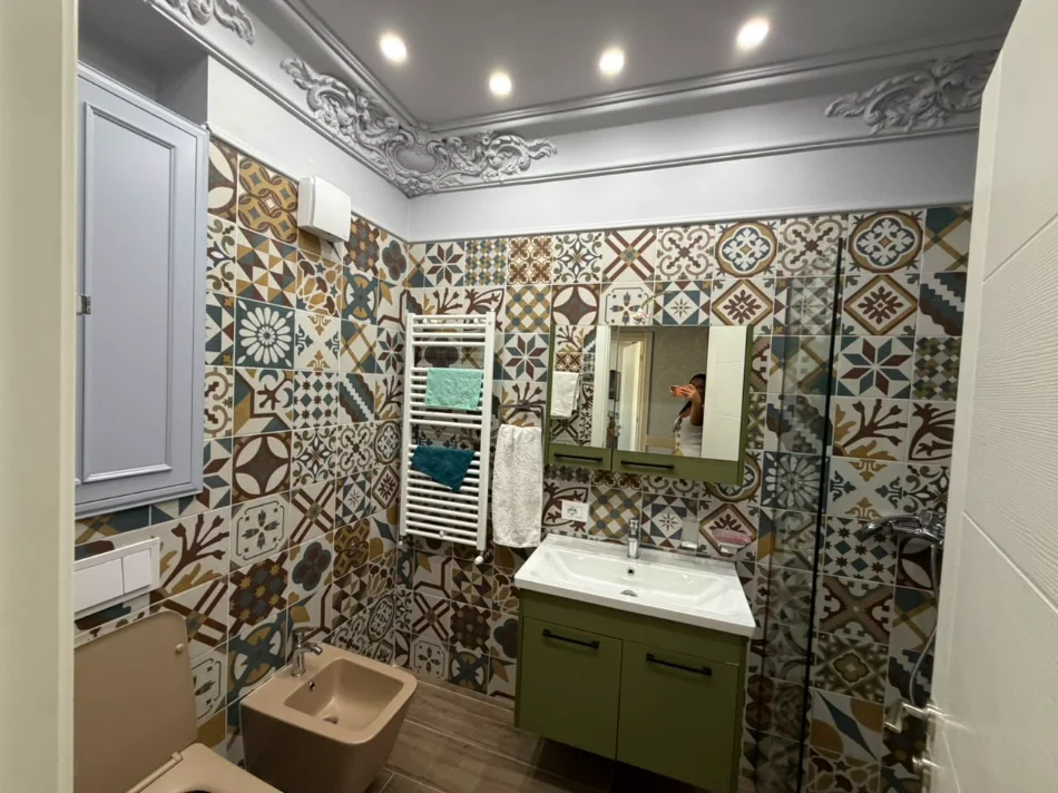 Tirane, jepet me qera apartament 1+1 Kati 9, (ASL)