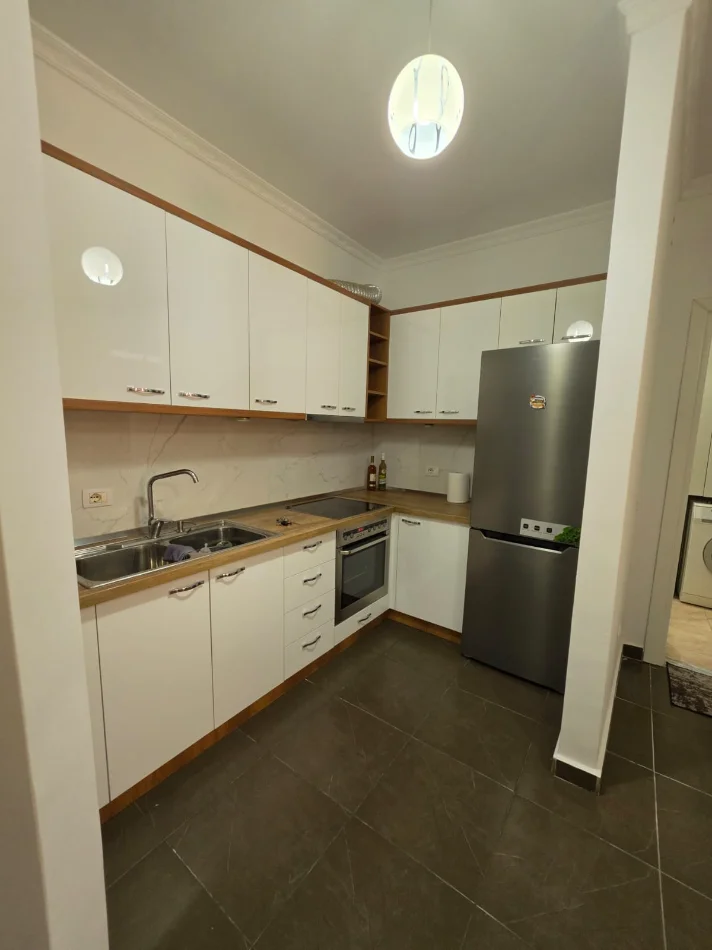Tirane, jepet me qera apartament 1+1 Kati 7, 75 m² (ASTIR)