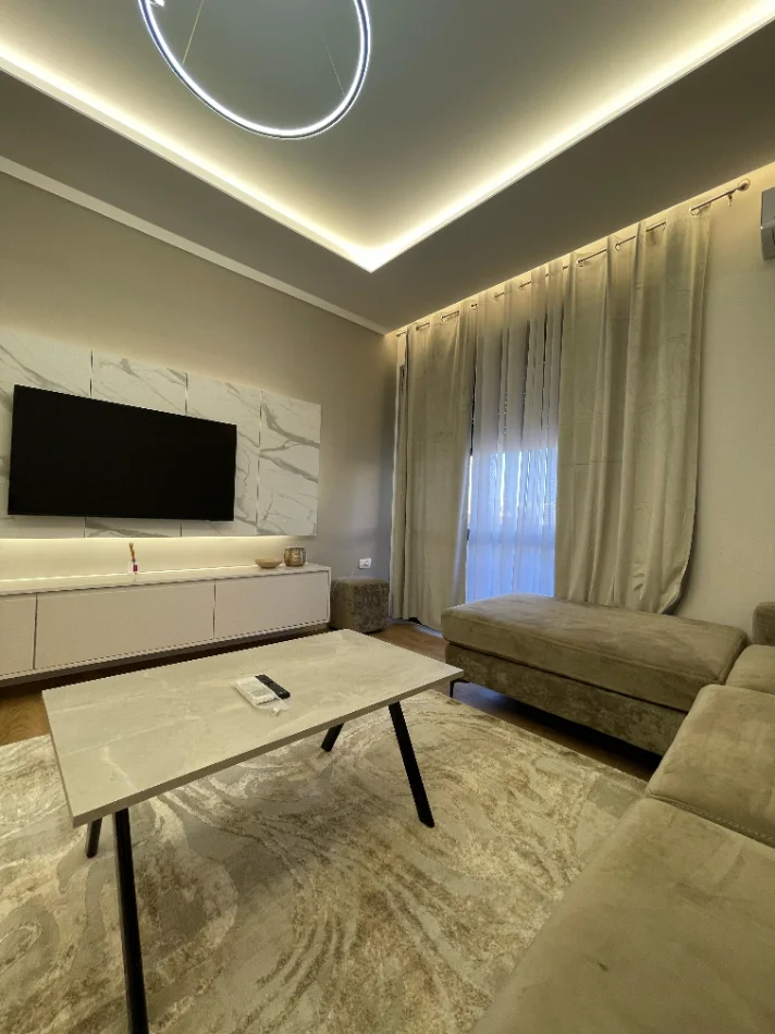 Tirane, jepet me qera apartament 2+1+Ballkon Kati 3, 90 m² 900 € (Rruga e Kavajes)
