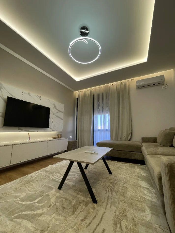Tirane, jepet me qera apartament 2+1+Ballkon Kati 3, 90 m² 900 € (Përballë Kompleksit Delijorgji, Tiranë)