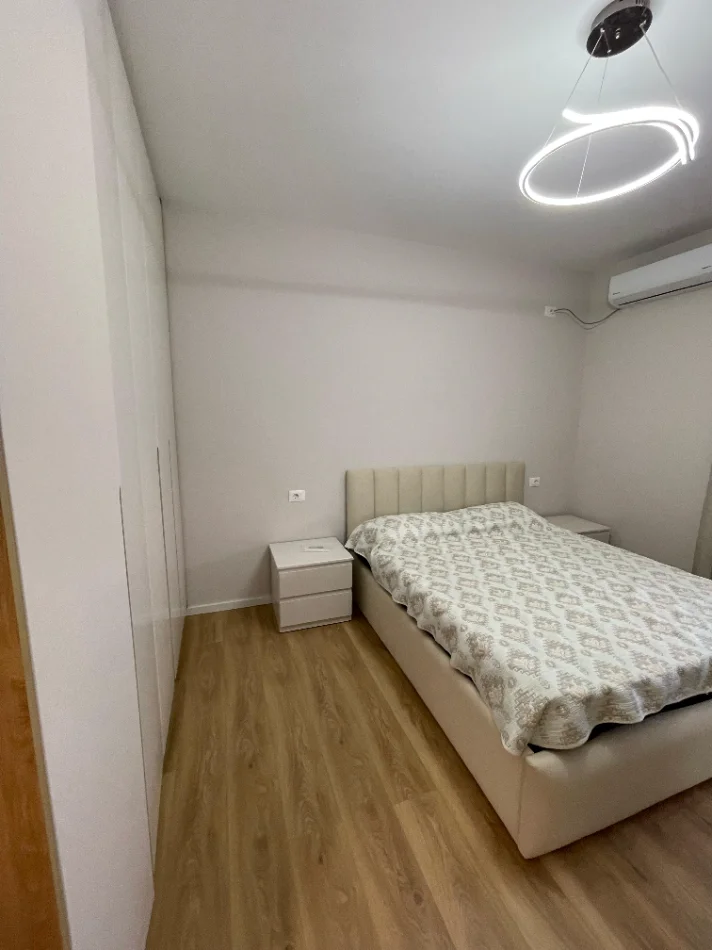 Tirane, jepet me qera apartament 2+1+Ballkon Kati 3, 90 m² 900 € (Përballë Kompleksit Delijorgji, Tiranë)
