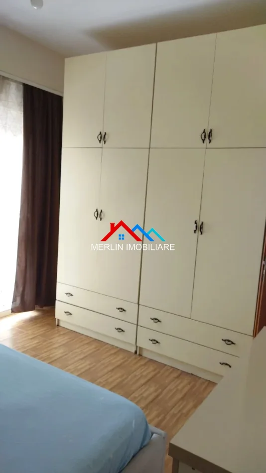 Tirane, jepet me qera apartament 1+1 Kati 5, 75 m² 644 € (Rruga Skender Luarasi)