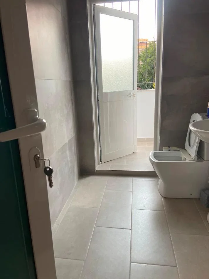 Tirane, jepet me qera apartament 1+1+Aneks+Ballkon Kati 2, 55 m² (Bulevardi Zogu i Pare)