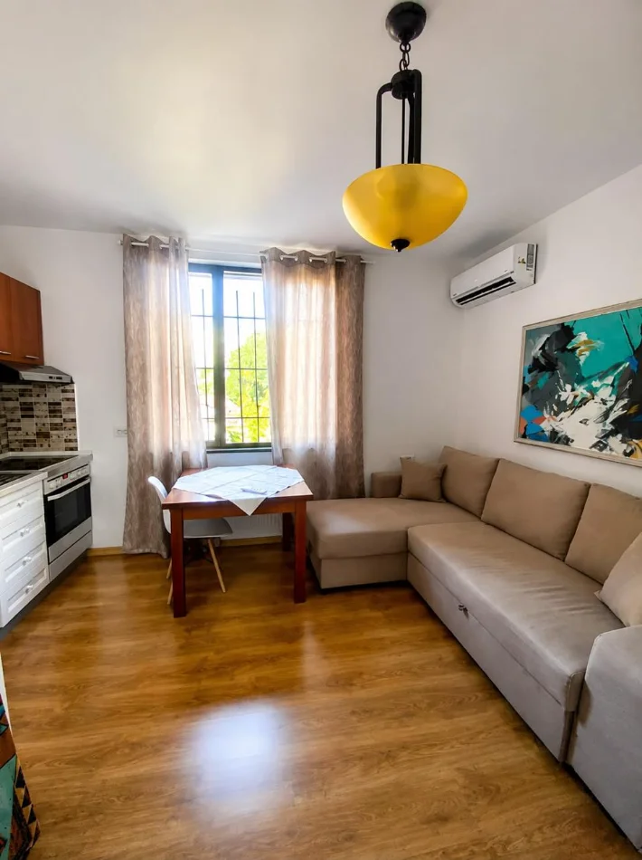 Tirane, jepet me qera apartament 1+1+Aneks+Ballkon Kati 2, 55 m² (Bulevardi Zogu i Pare)